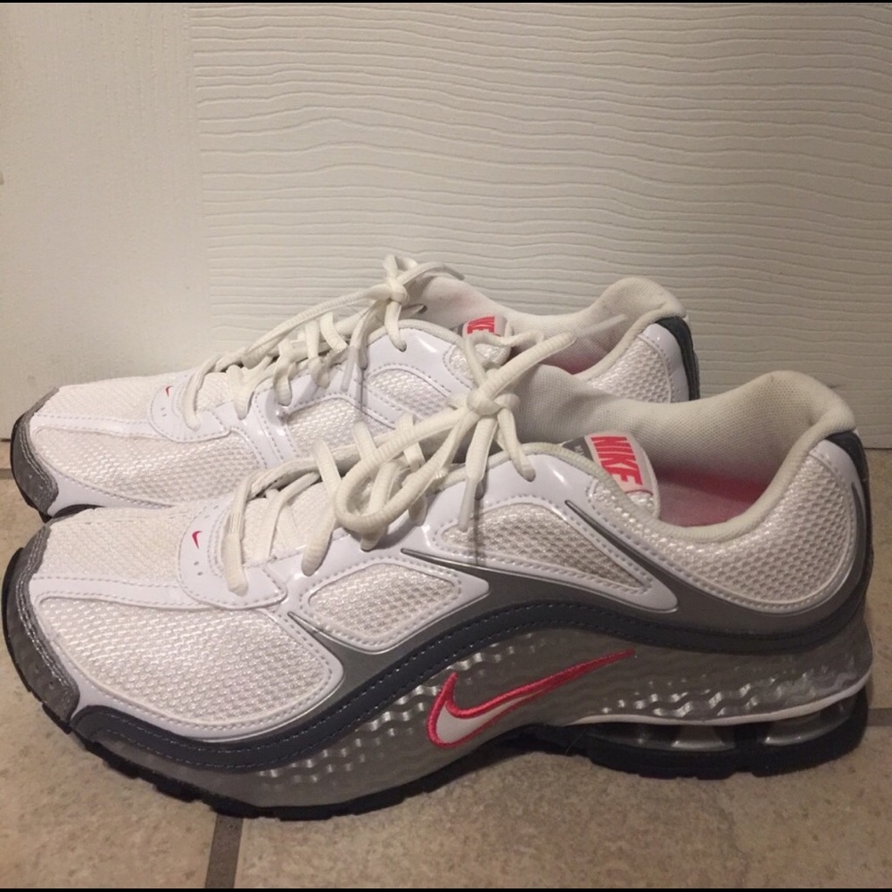Nike Tennis Shoes